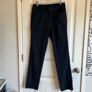 NWOT Men’s Lululemon pants.